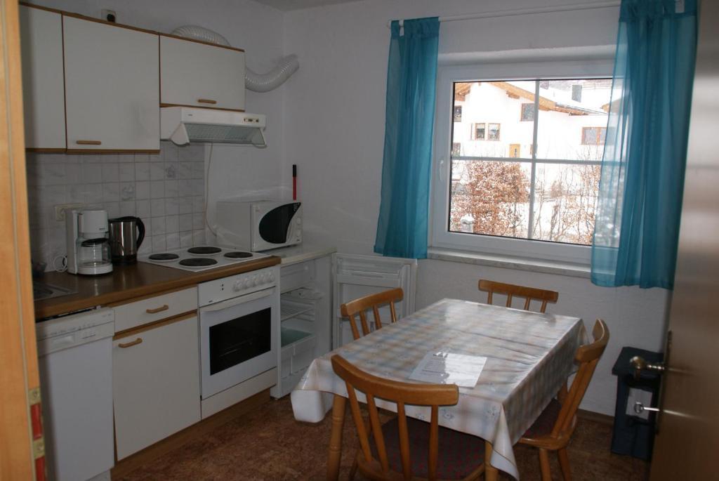 Alpin-Sportiv Apartment Lermoos Phòng bức ảnh