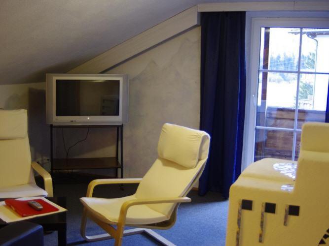 Alpin-Sportiv Apartment Lermoos Ngoại thất bức ảnh
